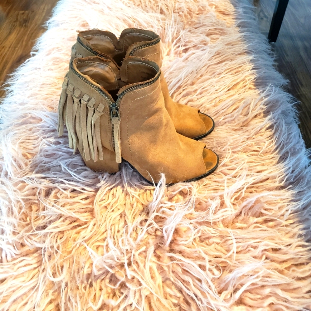 Peeptoe fringe bootie size 7.5